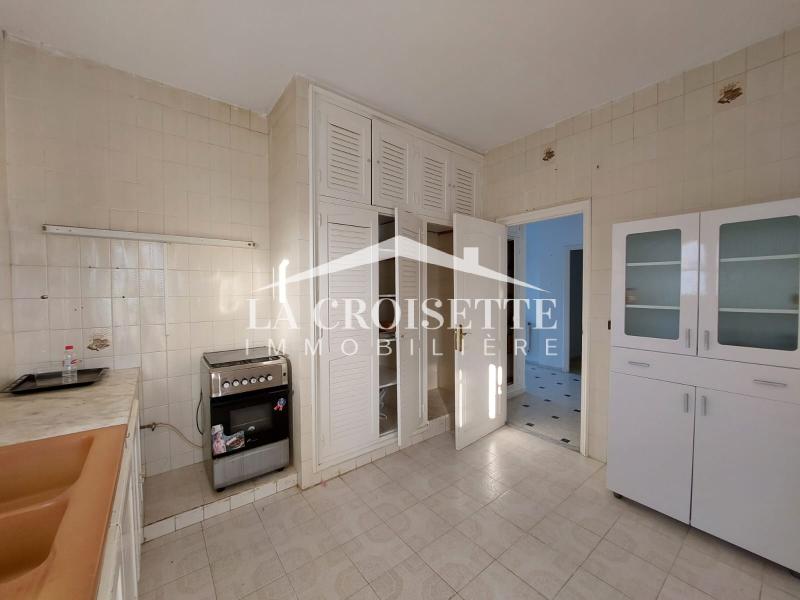 Etage de villa S+3 à La Marsa